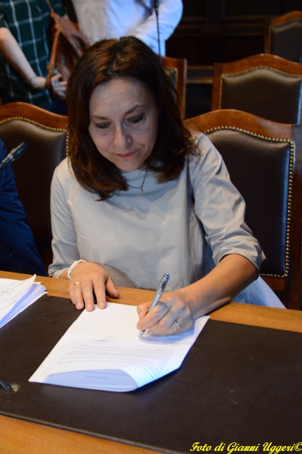 Maria Rostoni Sottoscritto a Palazzo dei Priori il Patto per la Notte