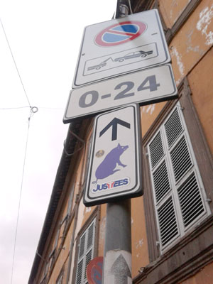 Cartello in Via Cairoli