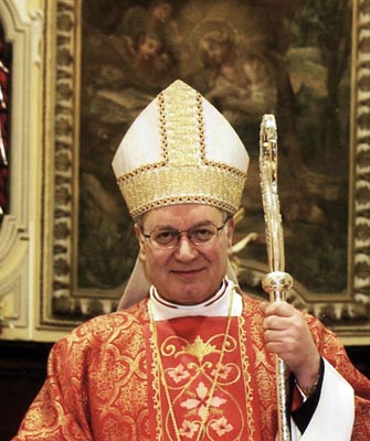 Il vescovo, Lino Fumagalli